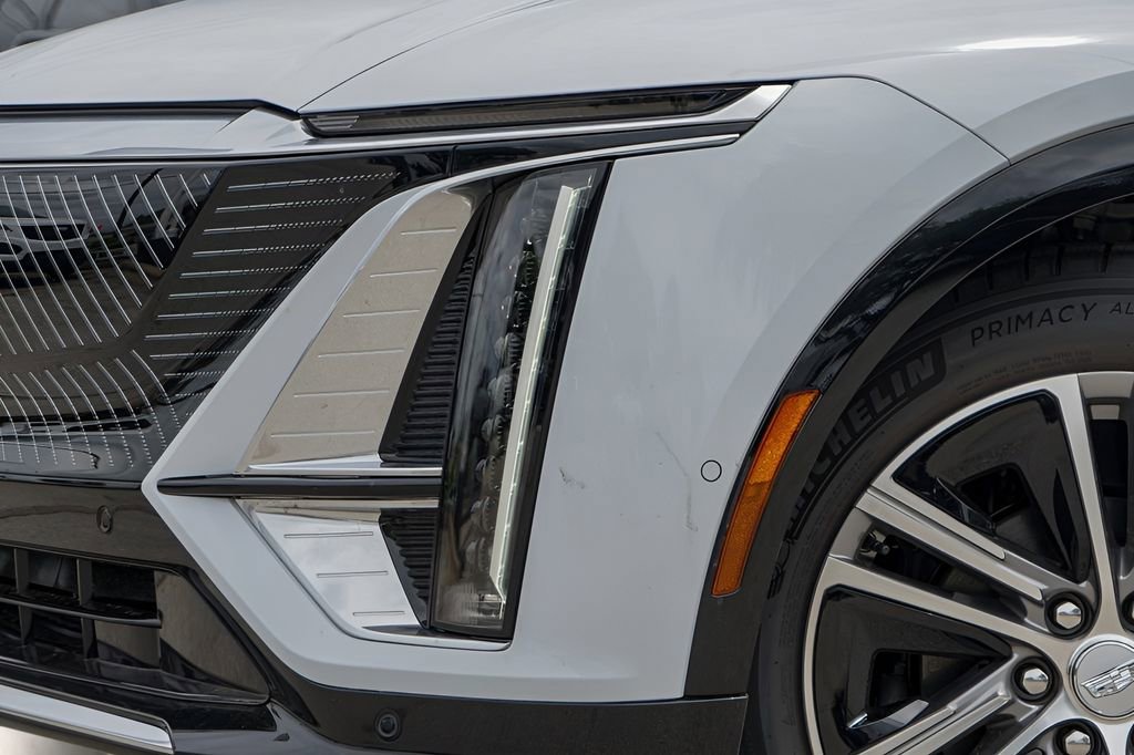 New 2026 Cadillac Lyriq Luxury w/ LPO, Floor Liner Package AWD/4WD image 3