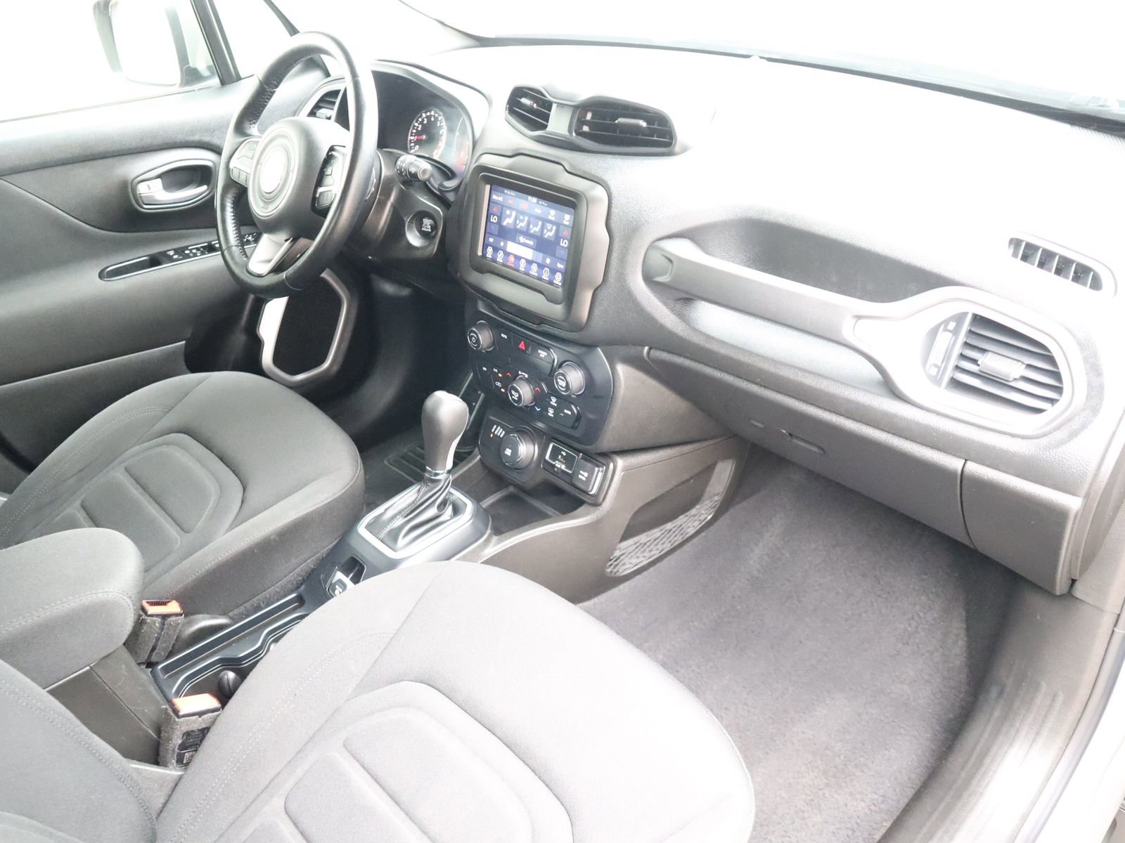 Used 2020 Jeep Renegade Latitude w/ Cold Weather Group image 52