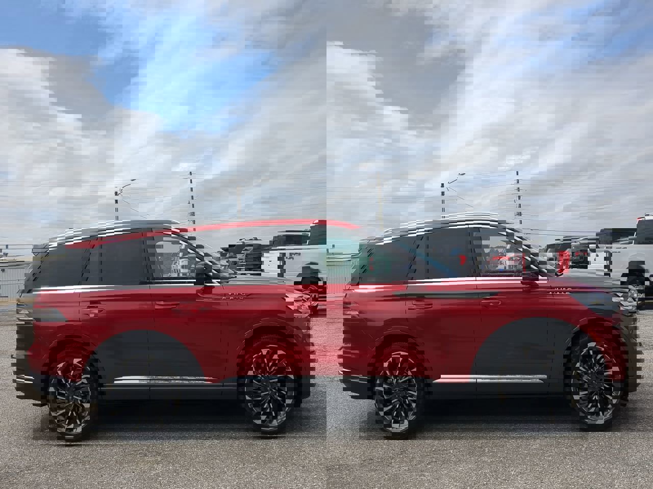 Used 2021 Lincoln Aviator Reserve w/ Equipment Group 202A image 2