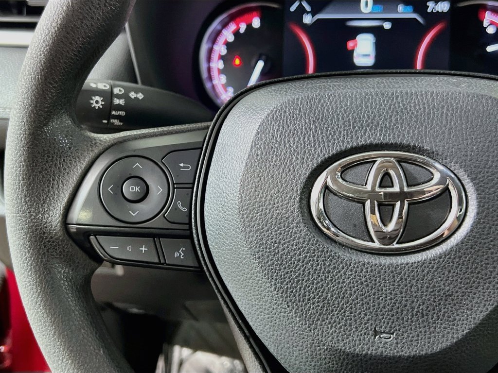 Used 2025 Toyota RAV4 XLE FWD image 16