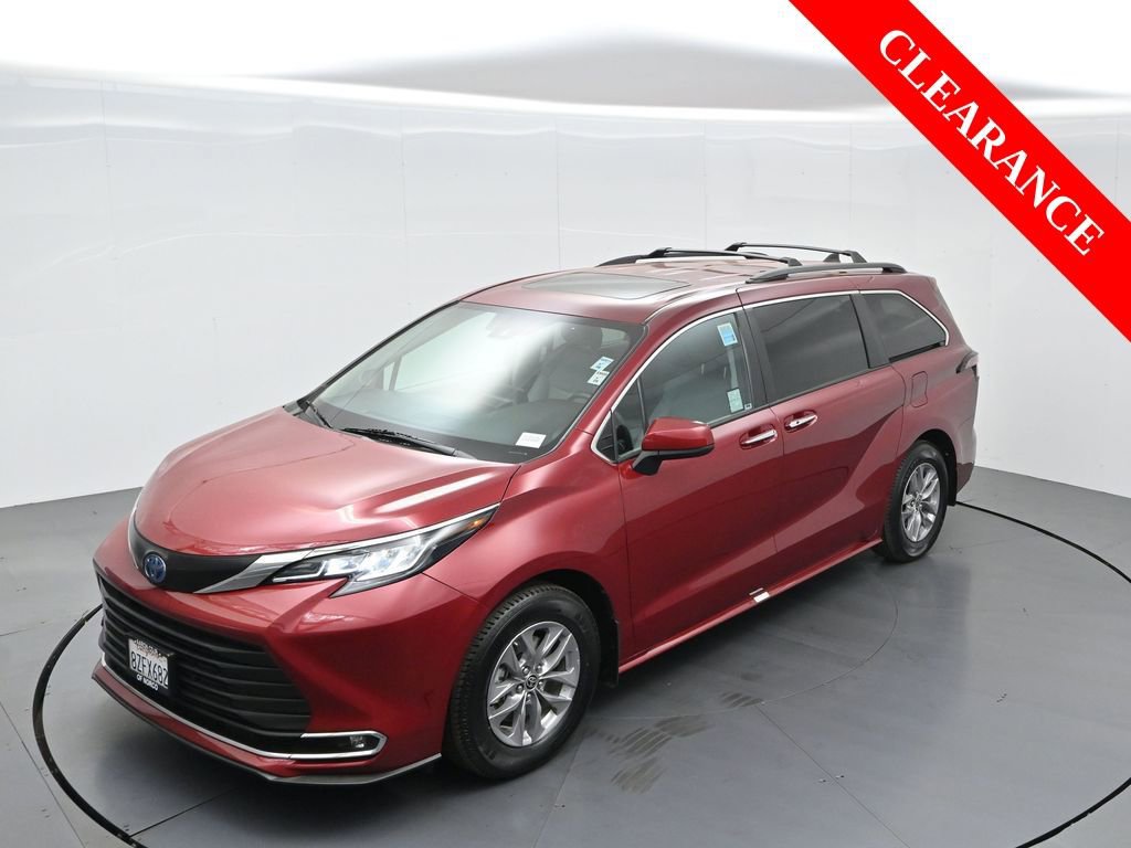 Used 2022 Toyota Sienna XLE image 55