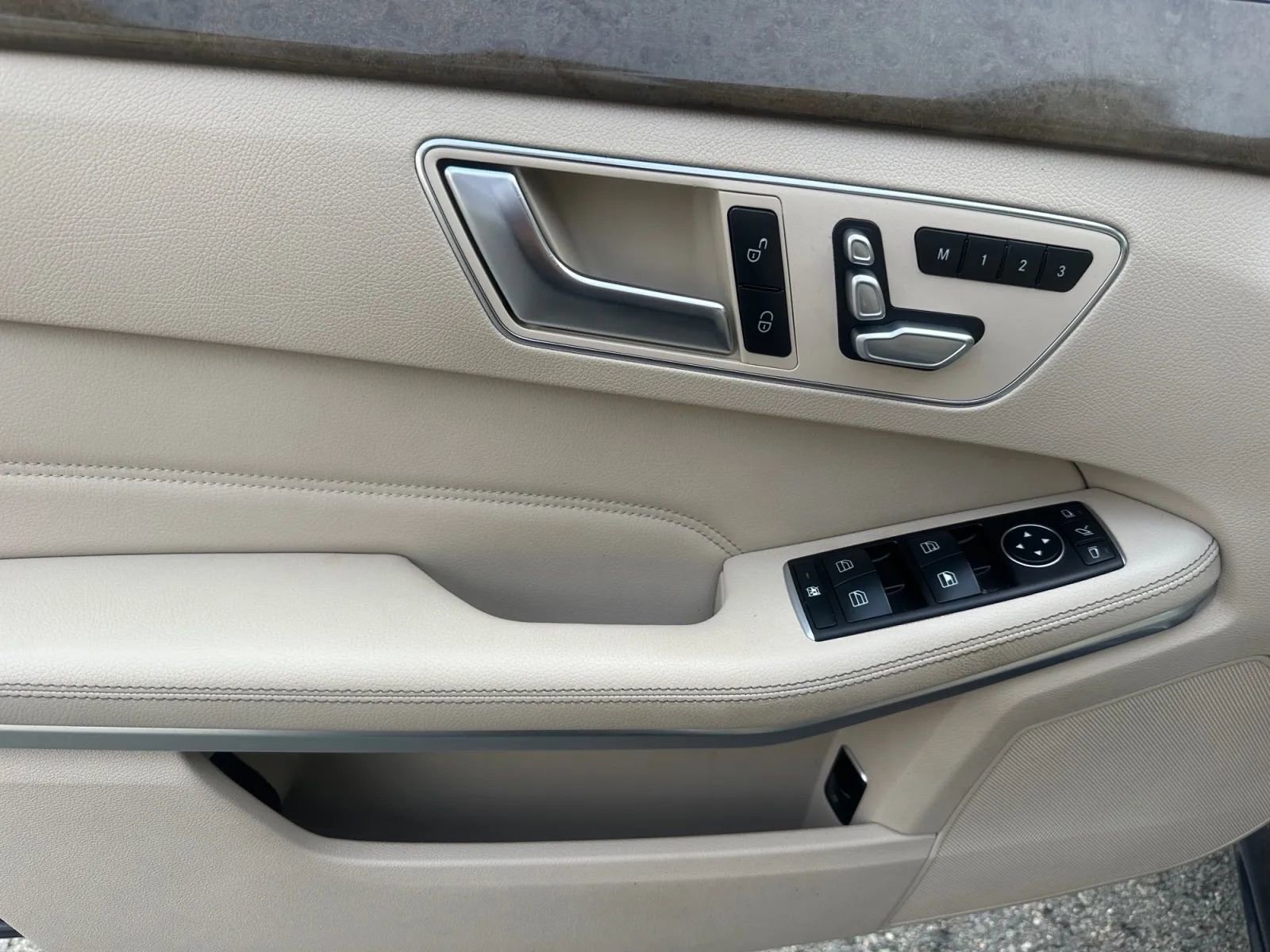 Used 2016 Mercedes-Benz E 350 4MATIC Sedan w/ Premium Package image 17