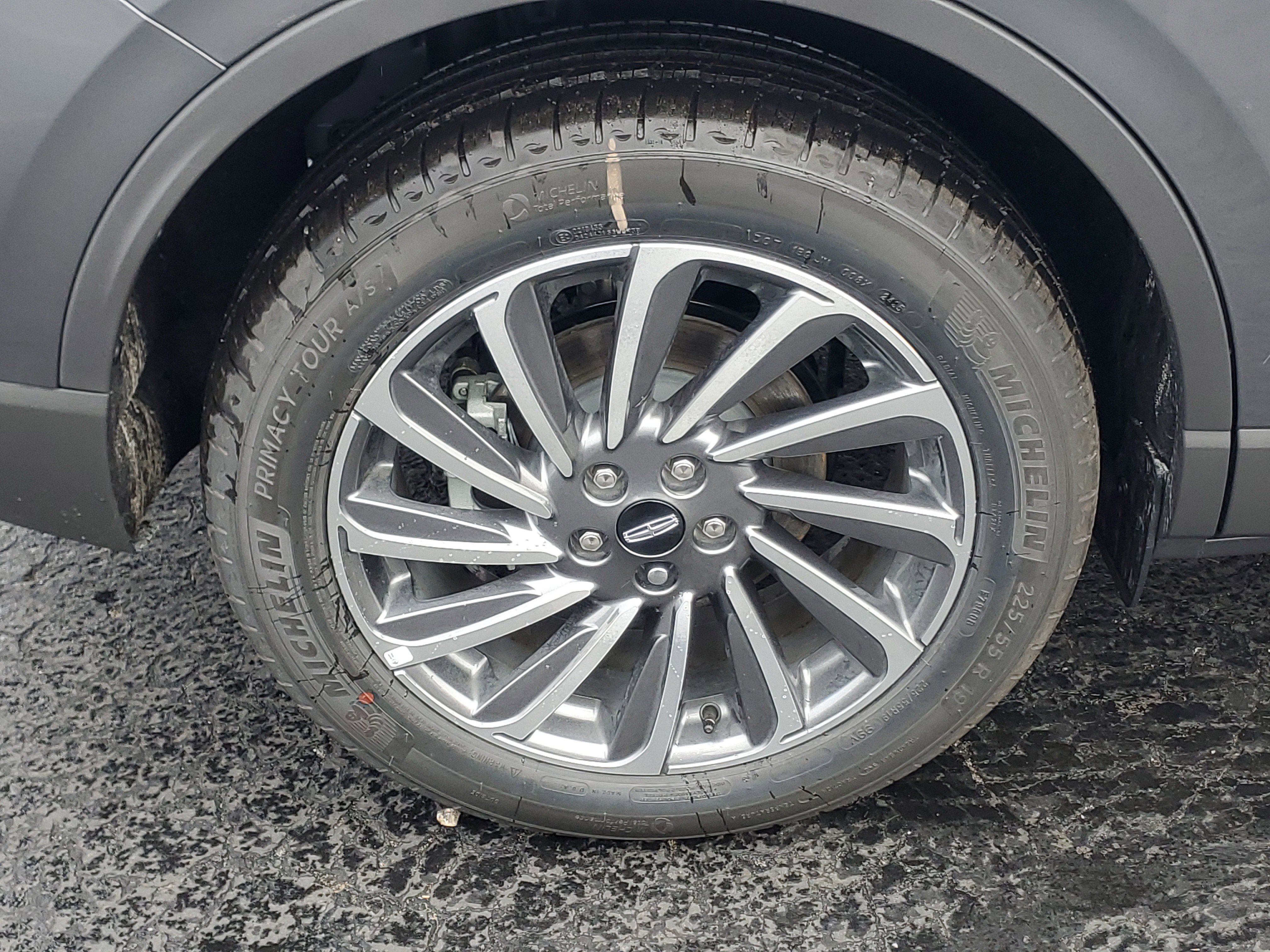 New 2025 Lincoln Corsair Reserve w/ Equipment Group 202A image 5