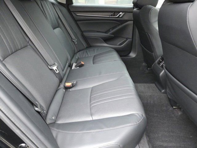 Used 2018 Honda Accord Touring image 6