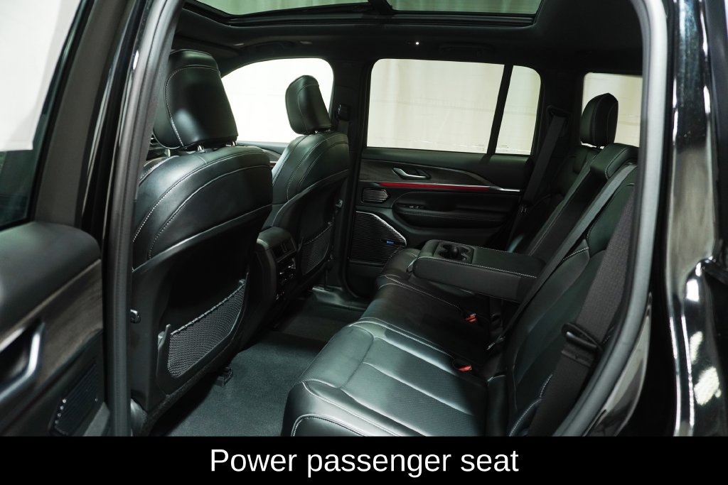 Used 2022 Jeep Grand Cherokee Overland AWD/4WD image 16