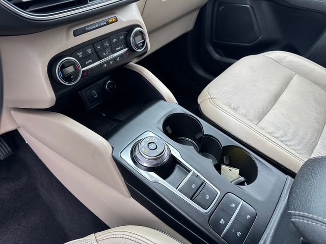 Used 2020 Ford Escape Titanium AWD/4WD image 13