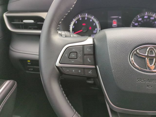 Used 2022 Toyota Highlander LE FWD image 25