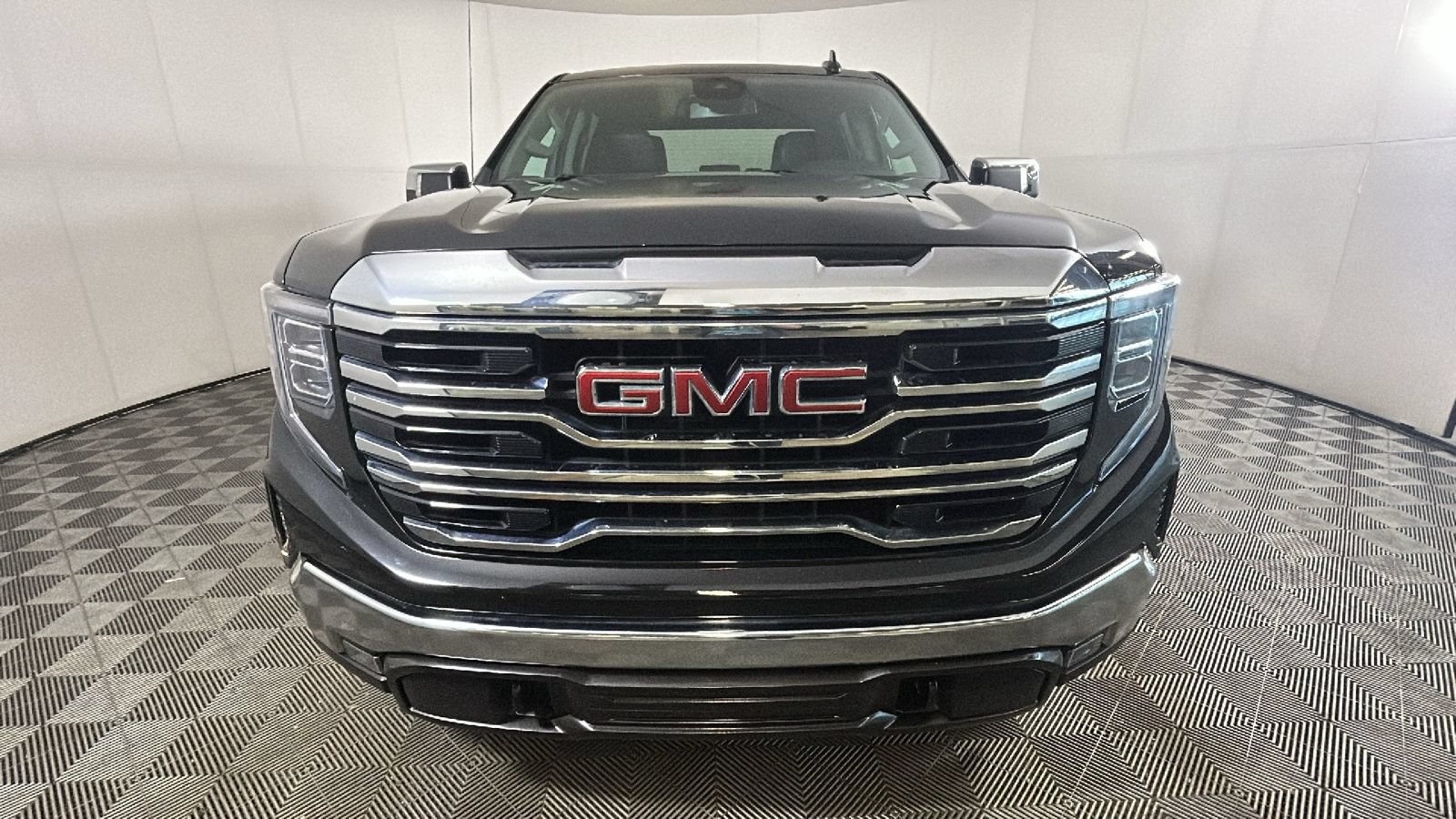 Used 2024 GMC Sierra 1500 SLT AWD/4WD image 9