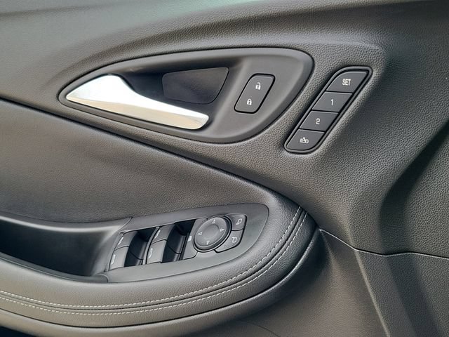 Used 2022 Buick Encore GX Essence w/ Experience Buick Package FWD image 18