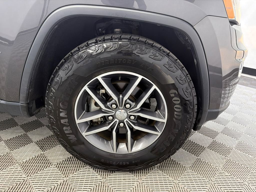 Used 2018 Jeep Grand Cherokee Limited image 13