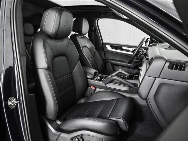 Used 2025 Porsche Cayenne Coupe AWD/4WD image 23