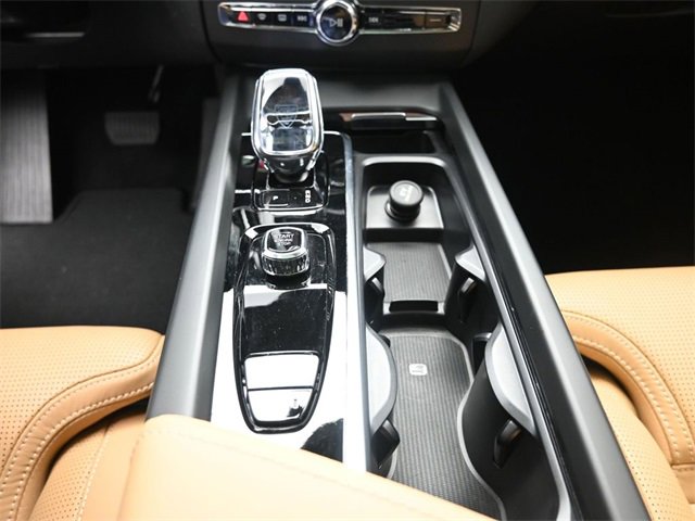 Used 2025 Volvo XC60 T8 Ultra w/ Protection Package Premier image 13