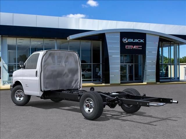 New 2025 GMC Savana 3500 w/ Power Convenience Package RWD image 3