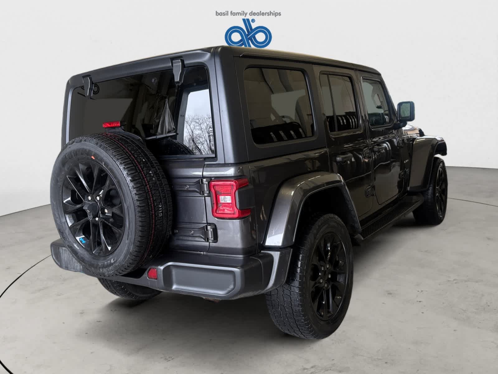 Used 2023 Jeep Wrangler Unlimited Sahara w/ Cold Weather Group AWD/4WD image 5