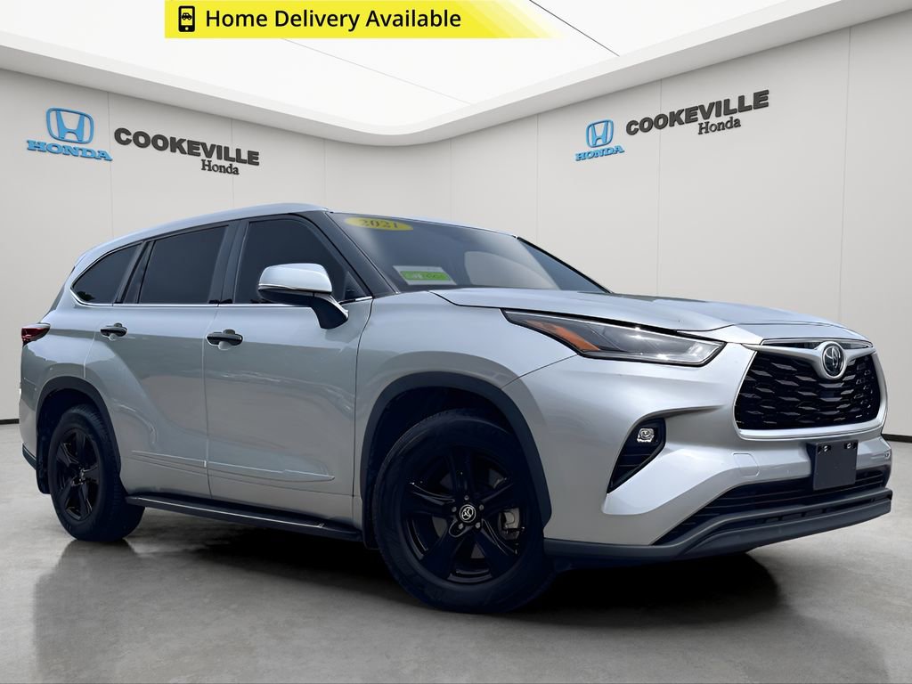 Used 2021 Toyota Highlander LE AWD/4WD image 1