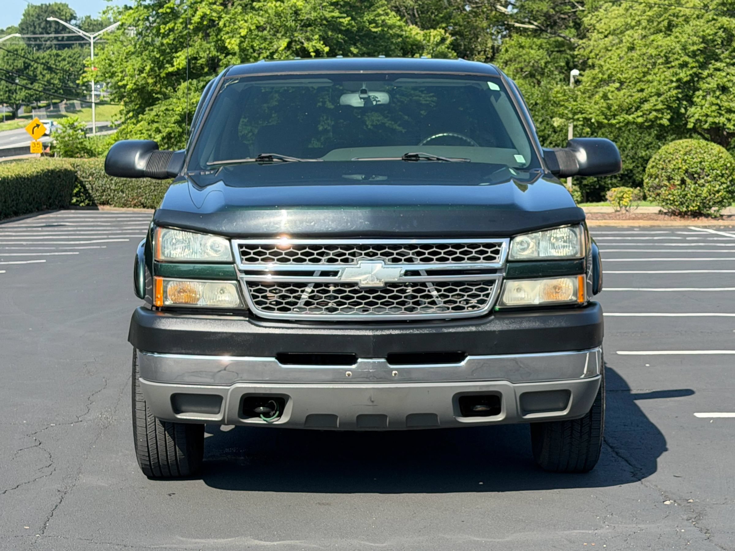 Used 2005 Chevrolet Silverado 2500 LS w/ Heavy-Duty Power Package AWD/4WD image 3
