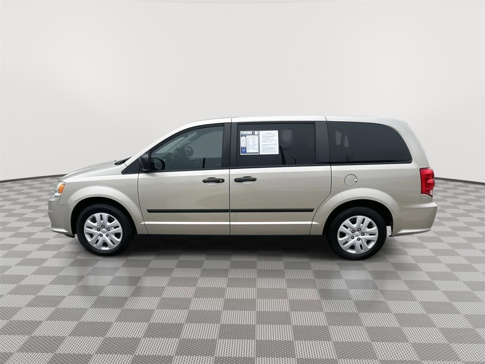 Used 2015 Dodge Grand Caravan American Value Package FWD image 3