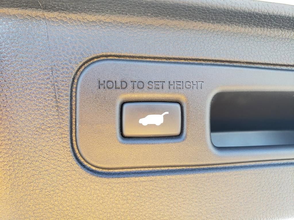 Used 2025 Honda Pilot EX-L image 8
