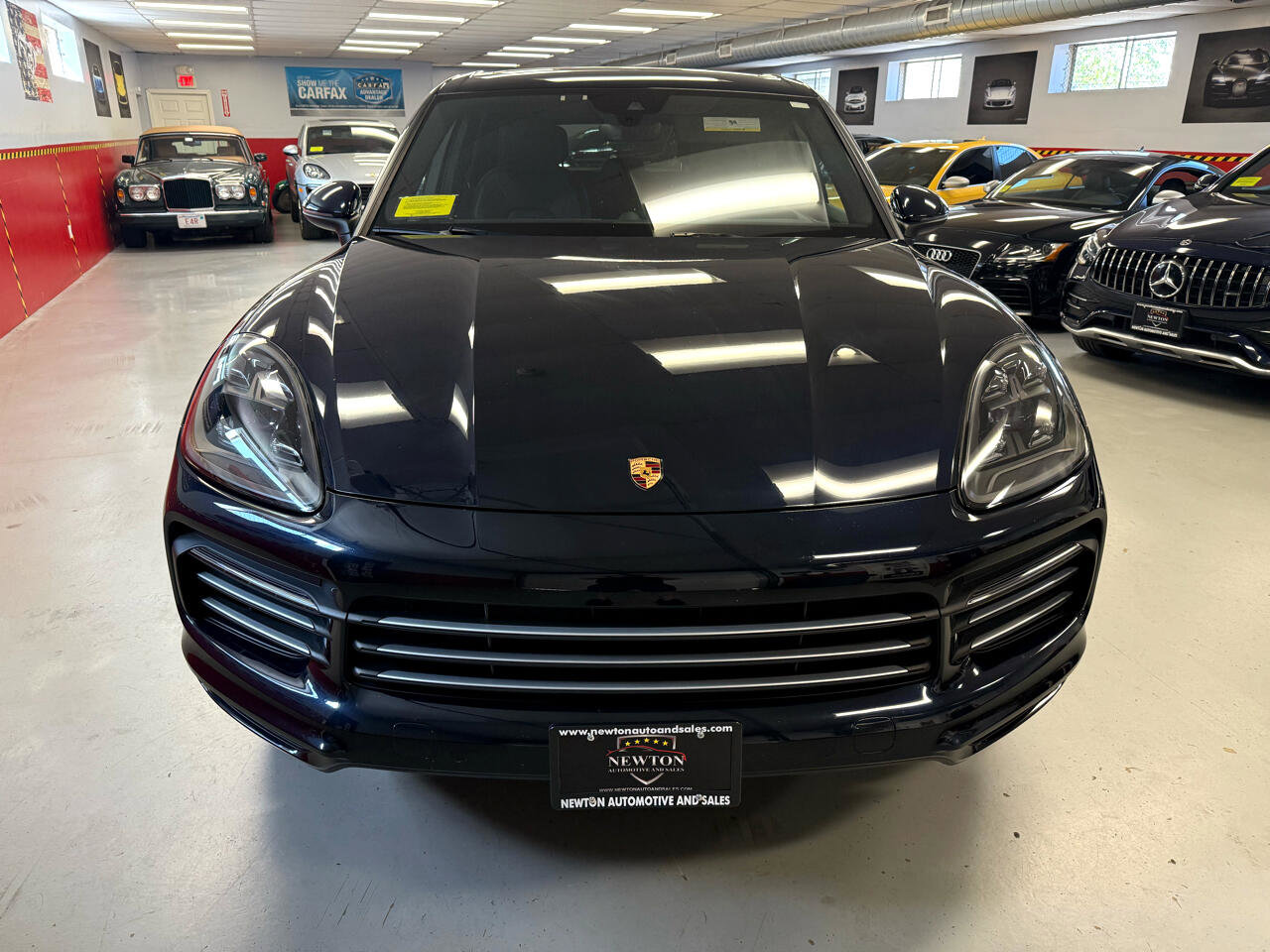 Used 2022 Porsche Cayenne Platinum Edition image 2