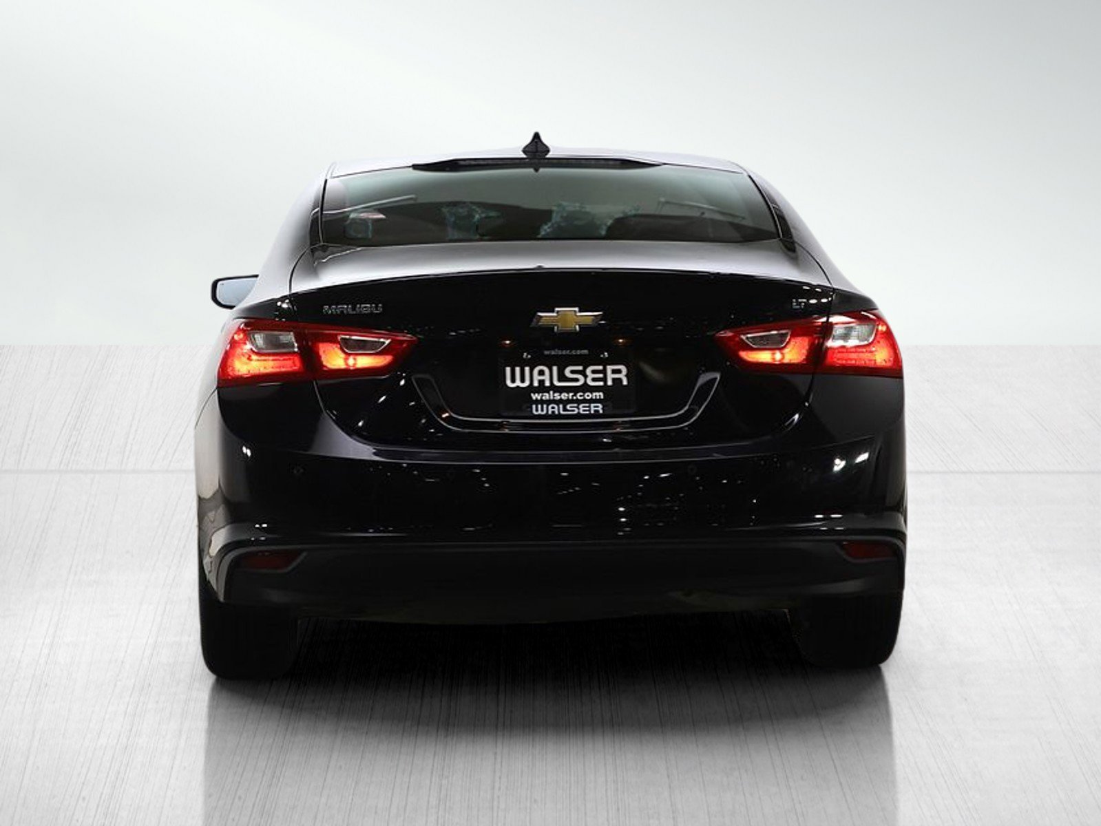 Used 2016 Chevrolet Malibu LT w/ Driver Confidence Package image 4