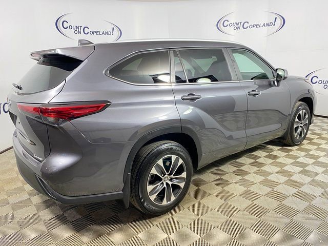 Used 2023 Toyota Highlander XLE image 7