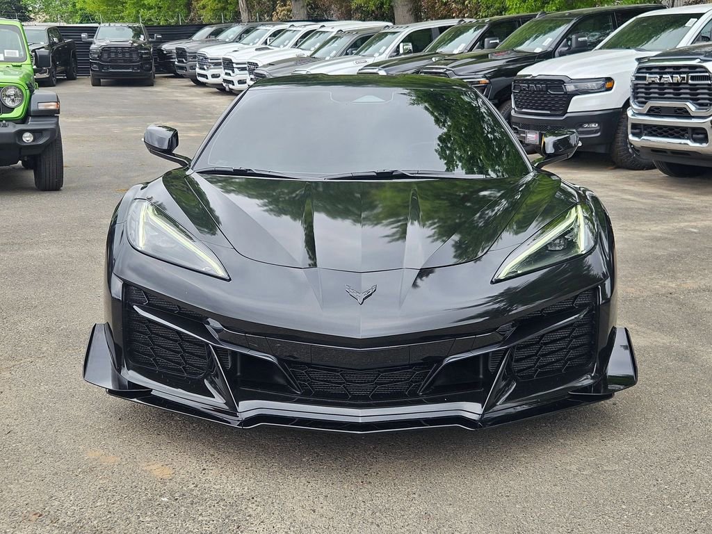Used 2025 Chevrolet Corvette Z06 RWD image 2
