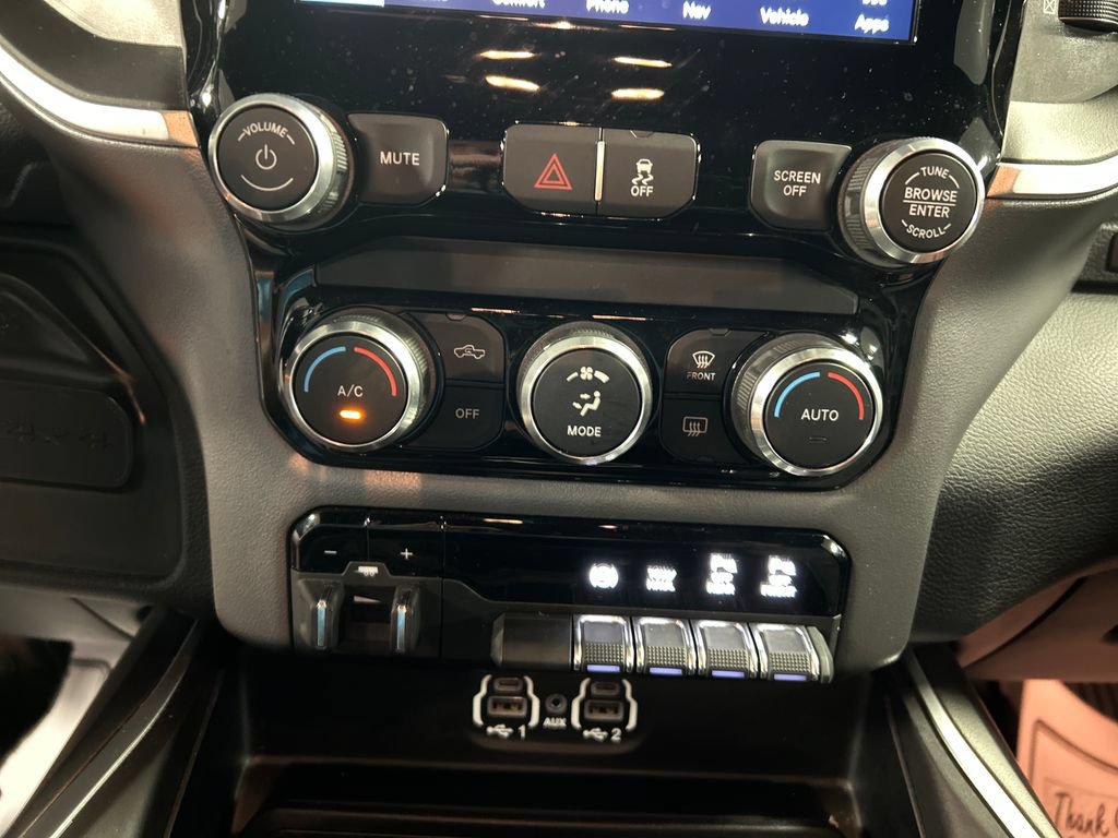 Used 2024 RAM 2500 Big Horn w/ Towing Technology Group AWD/4WD image 19