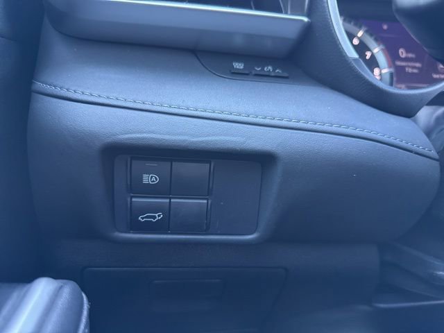 Used 2021 Toyota Highlander XLE AWD/4WD image 23