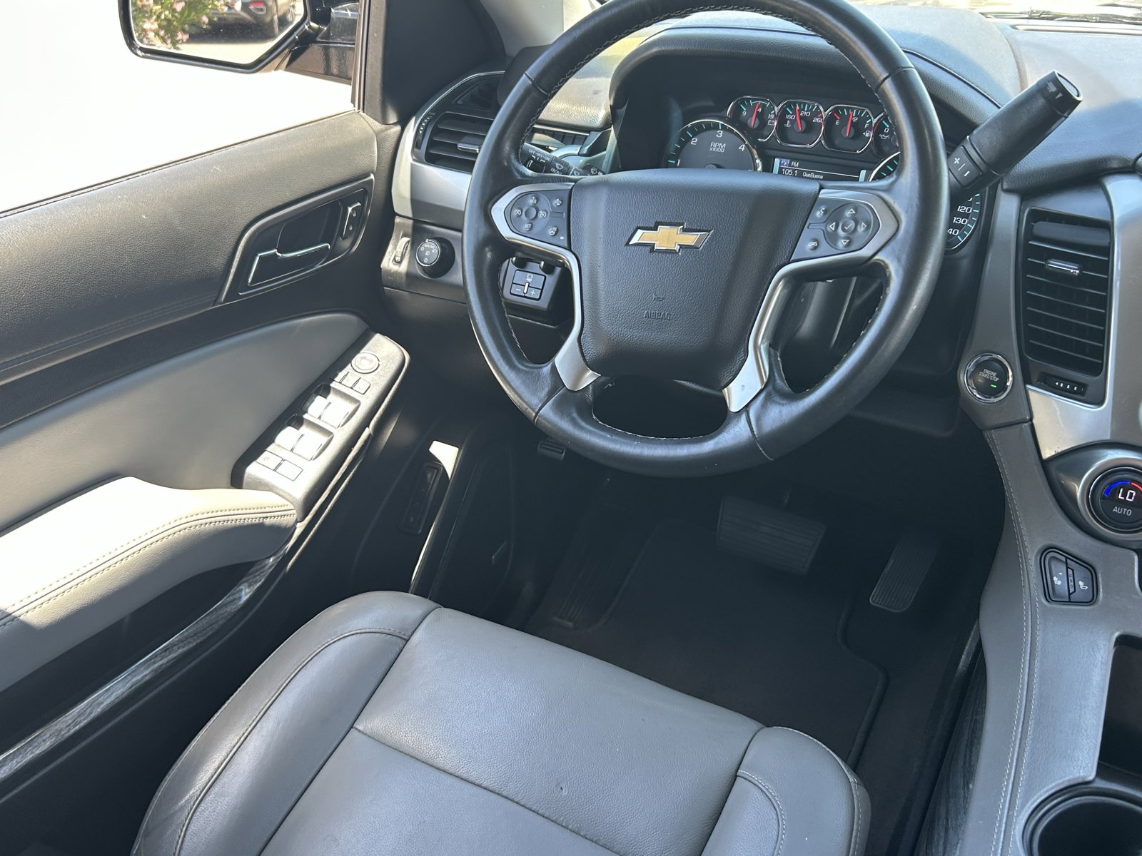 Certified 2020 Chevrolet Tahoe LT w/ Luxury Package AWD/4WD image 16