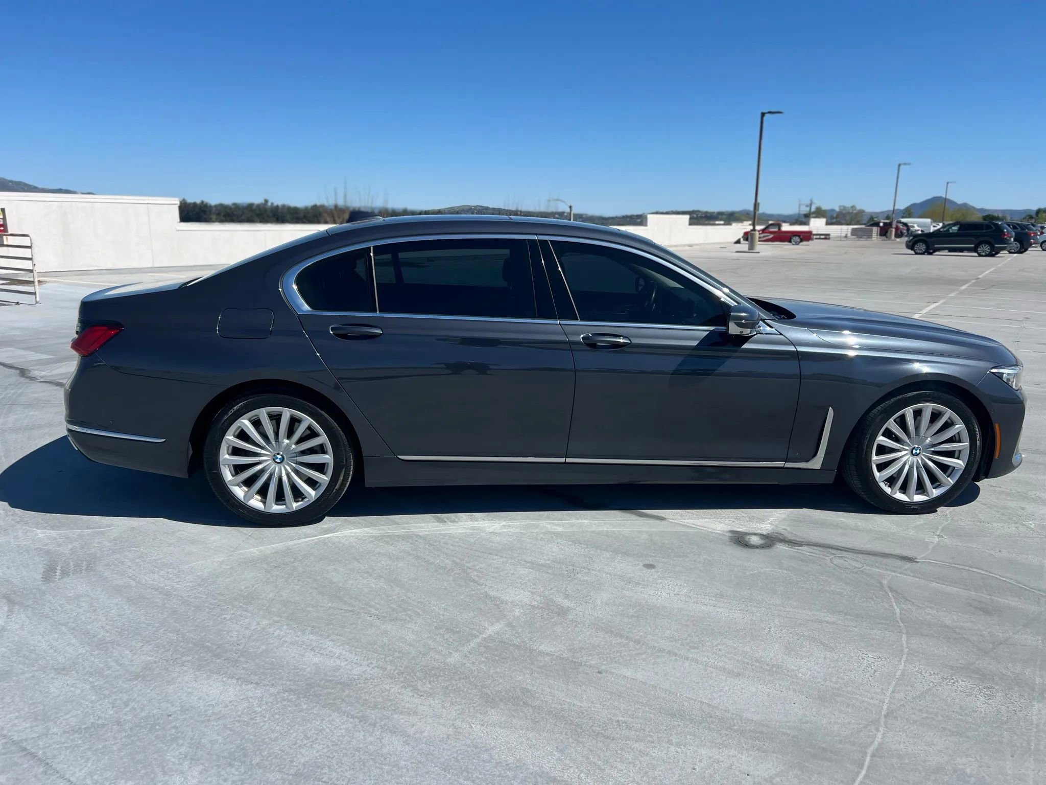 Used 2020 BMW 740i image 9