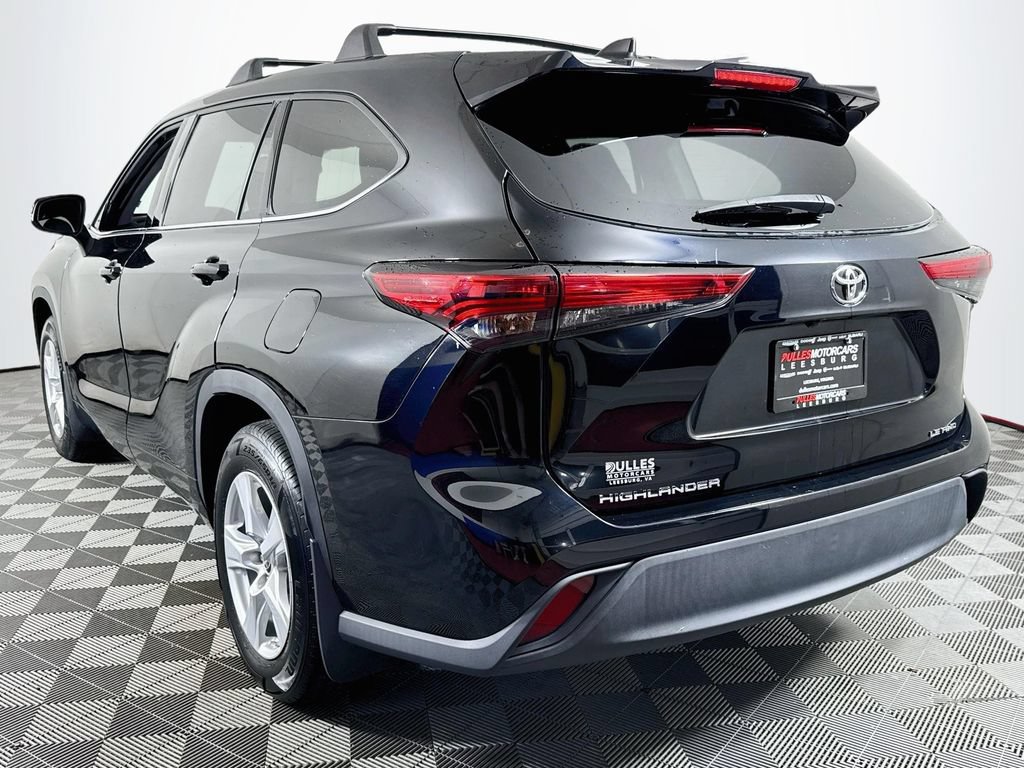 Used 2021 Toyota Highlander LE AWD/4WD image 5
