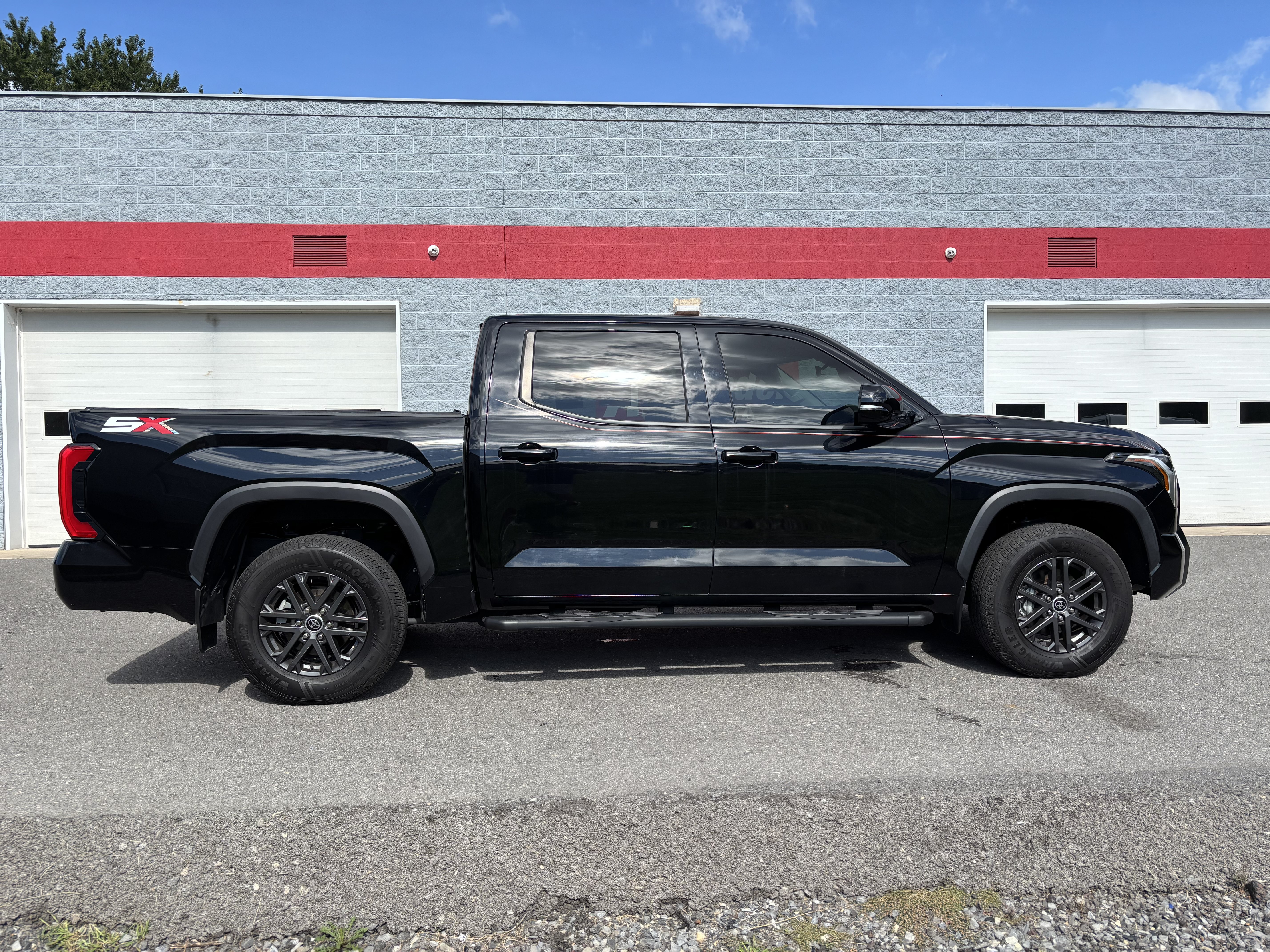 Used 2023 Toyota Tundra SR5 w/ SR5 Convenience Package AWD/4WD video 2
