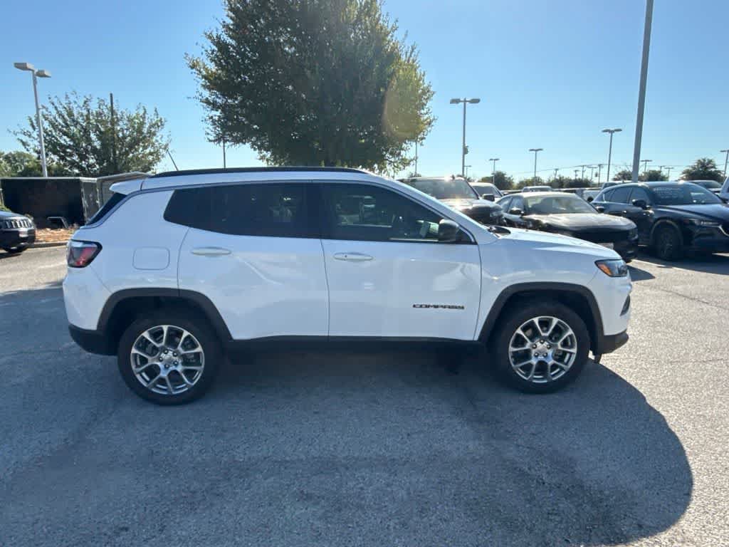 Used 2022 Jeep Compass Latitude AWD/4WD image 6