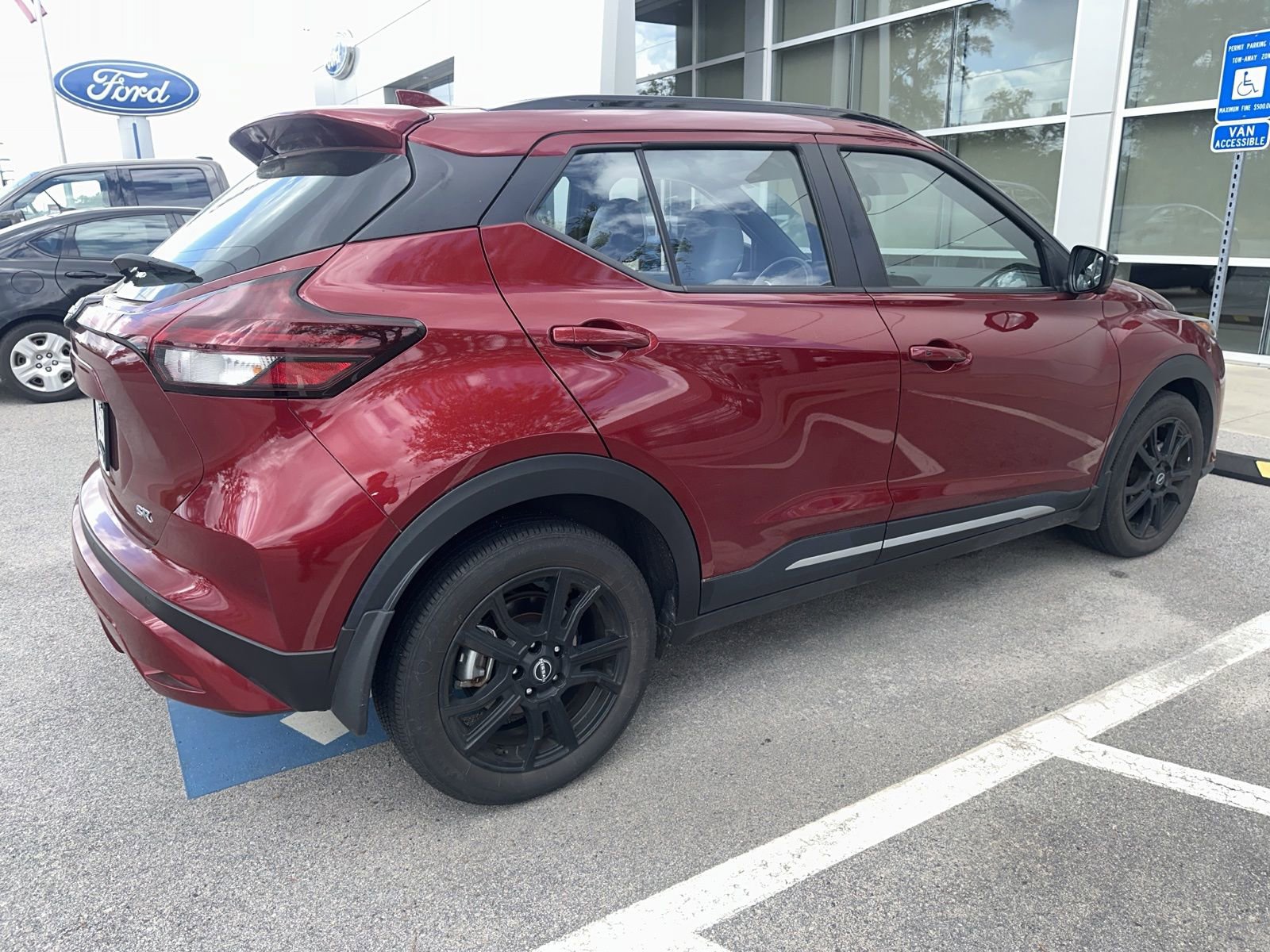 Used 2024 Nissan Kicks SR w/ SR Premium Package image 11