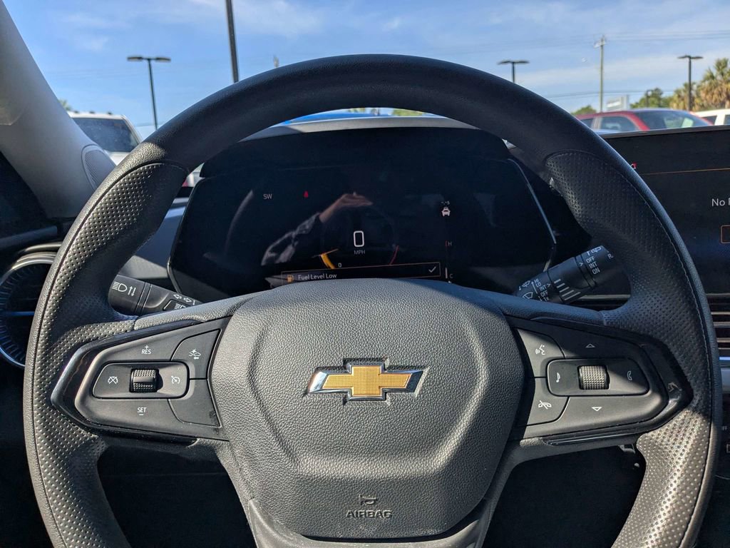 Used 2025 Chevrolet Trax LT FWD image 19