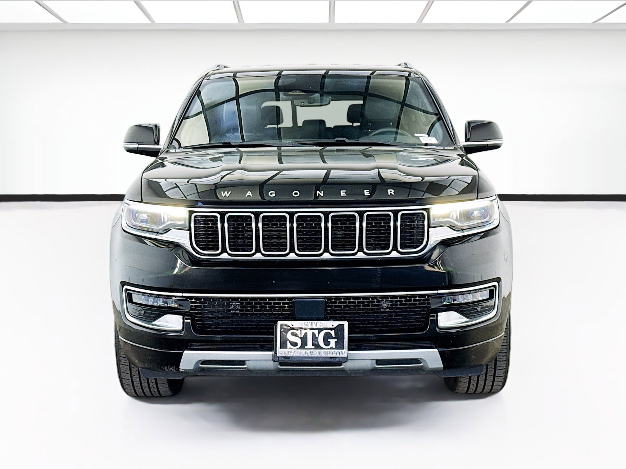 Used 2023 Jeep Wagoneer L Series II AWD/4WD image 2