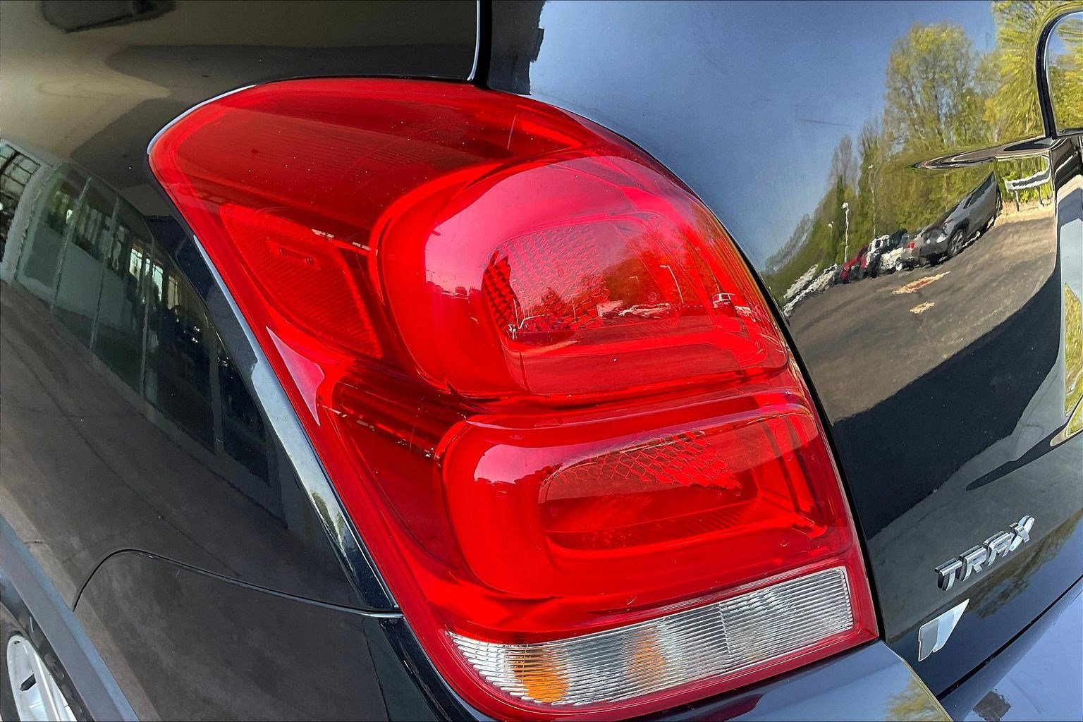 Used 2019 Chevrolet Trax LT w/ LT Convenience Package FWD image 22