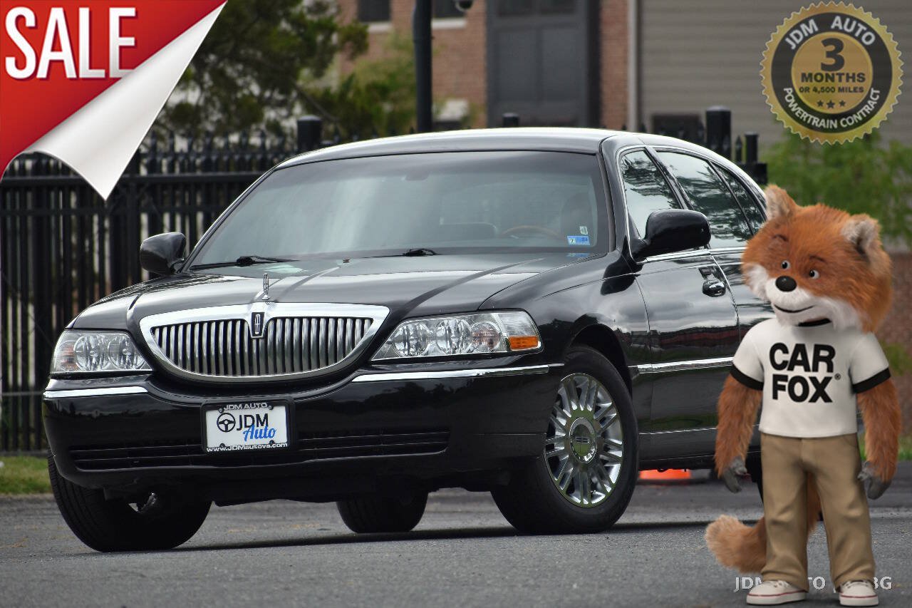 Used 2008 Lincoln Town Car Signature L RWD image 1