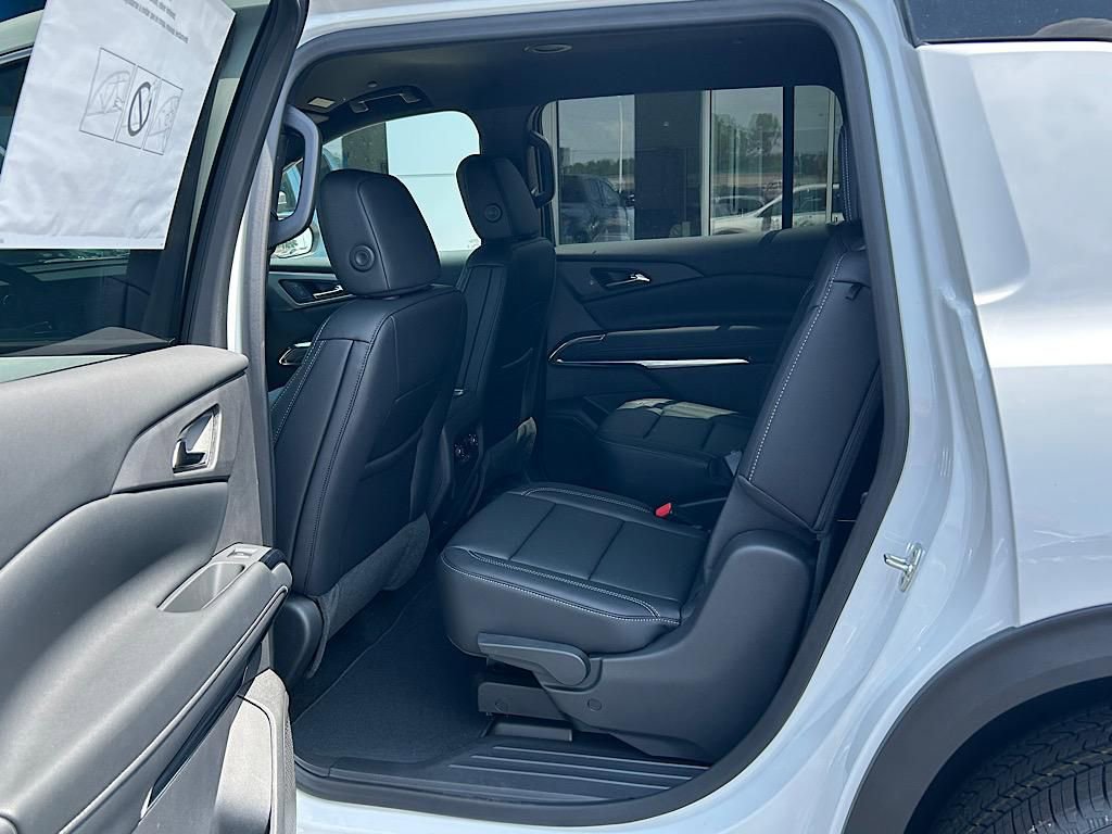 New 2025 Chevrolet Traverse LT w/ Driver Confidence Package image 18