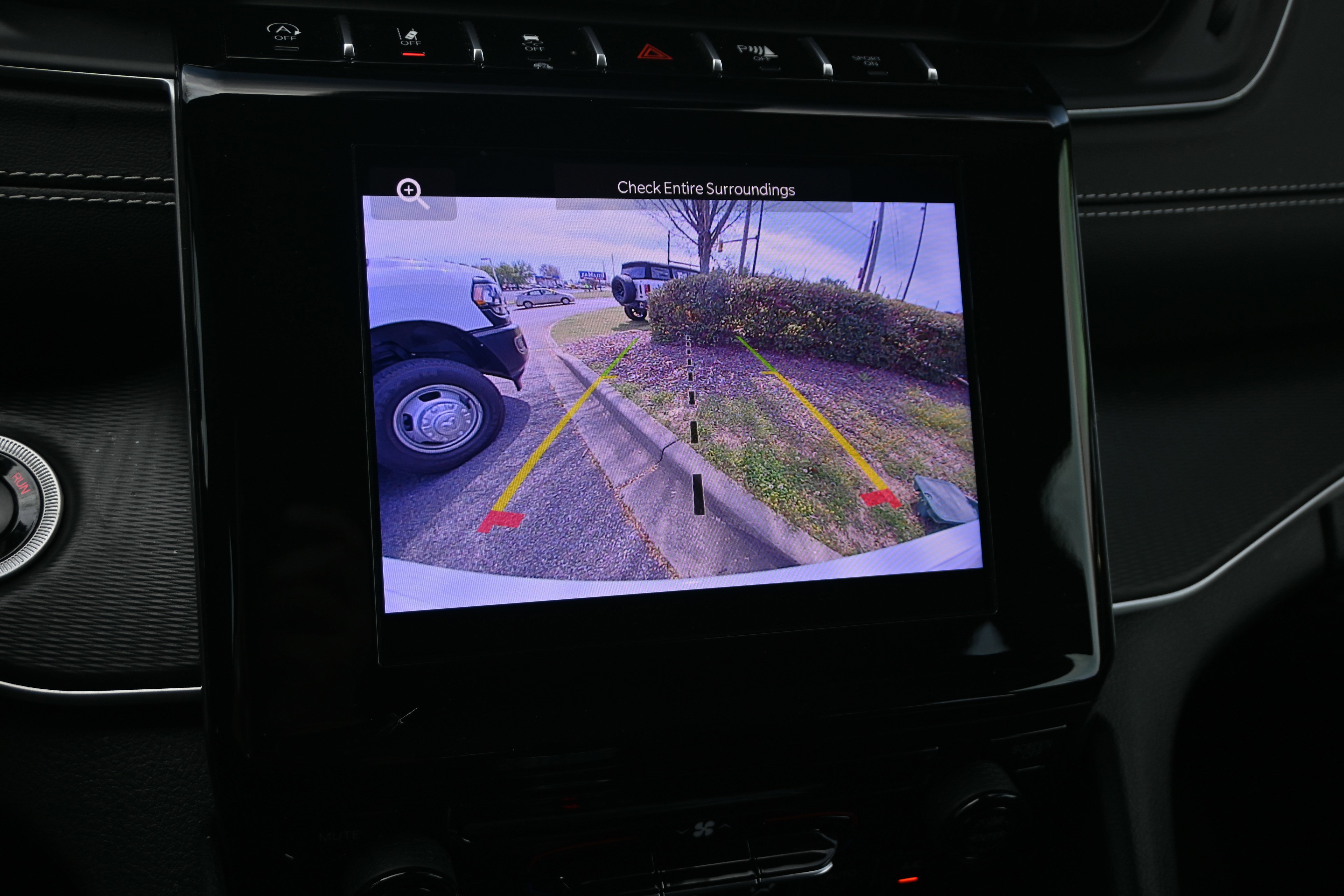 Used 2025 Jeep Grand Cherokee Laredo X image 15