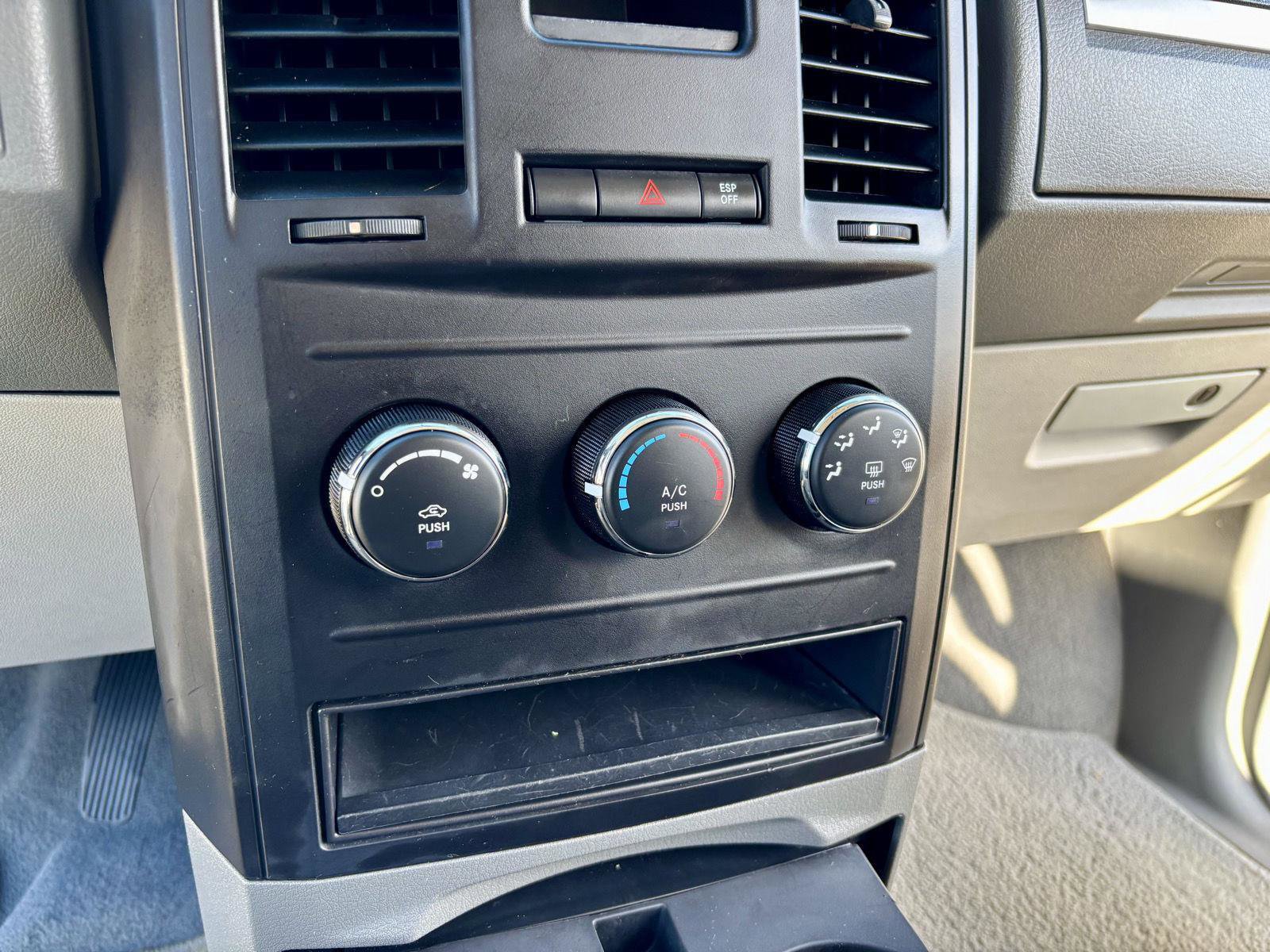 Used 2010 Dodge Grand Caravan SE image 22