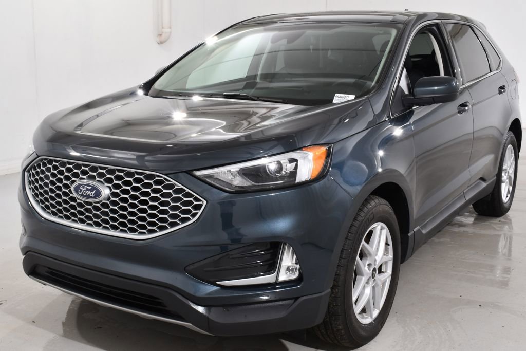 Used 2024 Ford Edge SEL w/ Convenience Package image 2