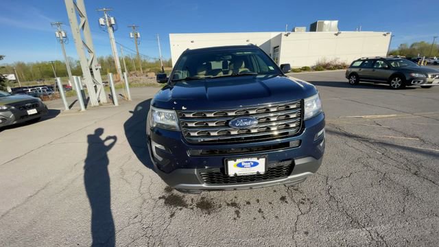 Used 2017 Ford Explorer XLT w/ Equipment Group 202A AWD/4WD image 3