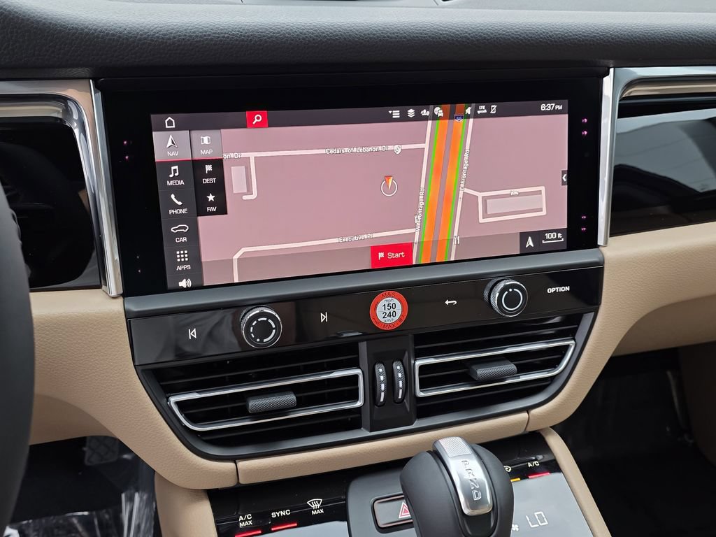 Certified 2026 Porsche Macan AWD/4WD image 32