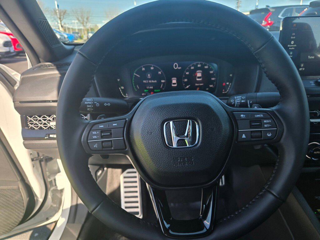 Used 2025 Honda Accord Sport image 25