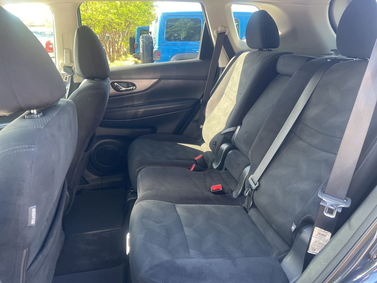 Used 2016 Nissan Rogue SV w/ SV Premium Package image 19