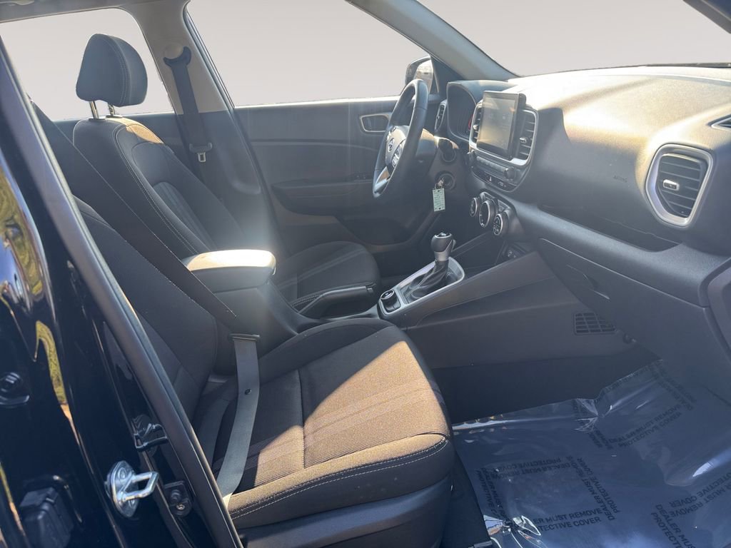 Used 2023 Hyundai Venue SEL image 15