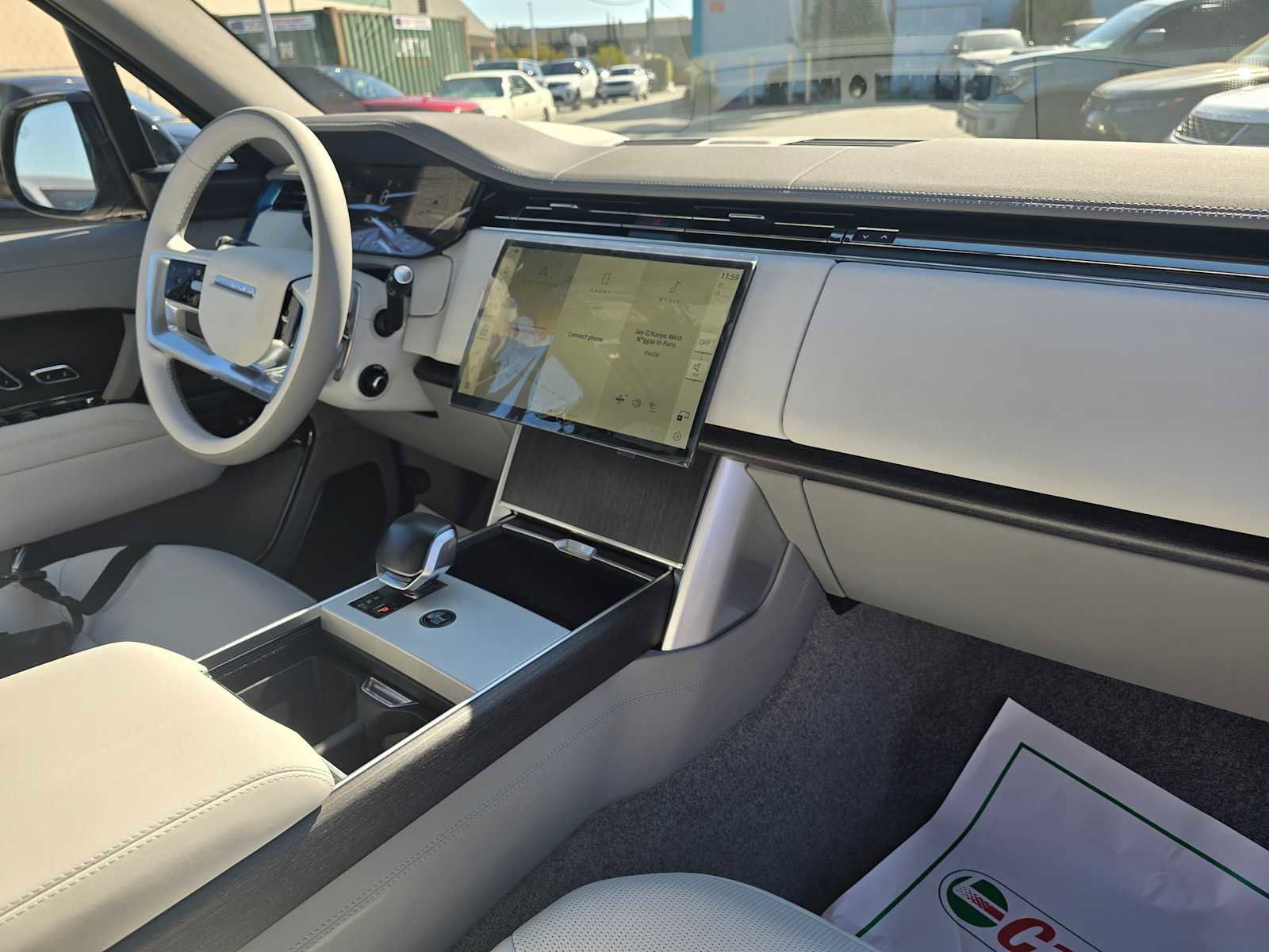 Used 2025 Land Rover Range Rover SV image 12