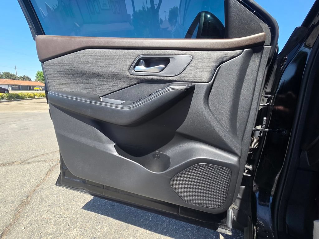 Used 2021 Nissan Rogue SV AWD/4WD image 14