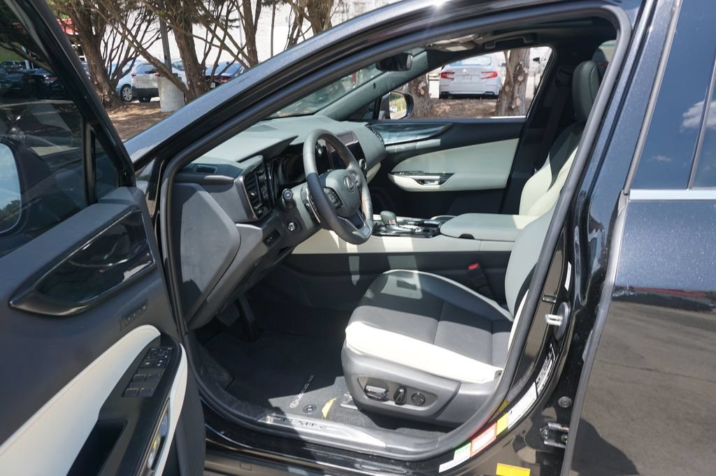 Used 2024 Lexus NX 250 FWD image 2